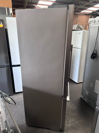 *Current Model* Fisher & Paykel Series 7 569L French Door Refrigerator Stainless Steel RF610ADX5 [Factory Second]]