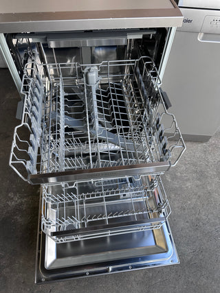 * Current Model * Fisher & Paykel Series 7 Contemporary Freestanding Dishwasher Stainless Steel DW60FC4X3 [Factory Second]
