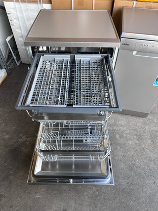 * Current Model * Fisher & Paykel Series 7 Contemporary Freestanding Dishwasher Stainless Steel DW60FC4X3 [Factory Second]