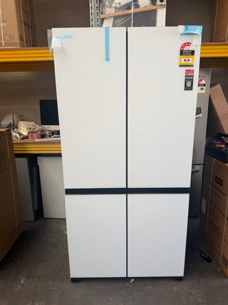 *Current Model* Hitachi 638L RWB640VT0XMGW Fridge with Non-Plumbed Ice Maker - Glass Matte White [Factory Second]