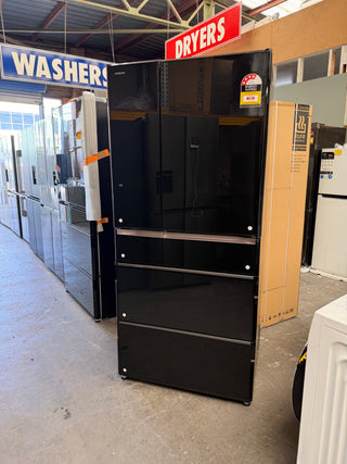 *Made in Japan* Hitachi 670L R-WX670RA Black Glass INVERTER Refrigerator with Non-Plumbed Ice Maker [Factory Second]