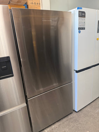 * Current Model * Fisher &Paykel Series 5 494L Stainless Steel Bottom Mount Refrigerator RF522BRPX6 [Factory Second]