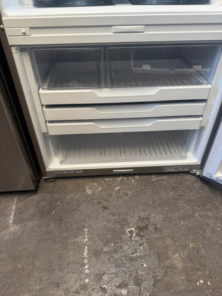 * Current Model * Fisher &Paykel Series 5 494L Stainless Steel Bottom Mount Refrigerator RF522BRPX6 [Factory Second]