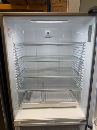 * Current Model * Fisher &Paykel Series 5 494L Stainless Steel Bottom Mount Refrigerator RF522BRPX6 [Factory Second]