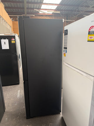 *Current Model* Hitachi 638L RWB640VT0XMGW Fridge with Non-Plumbed Ice Maker - Glass Matte White [Factory Second]