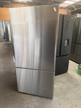 * Current Model * Fisher &Paykel Series 5 494L Stainless Steel Bottom Mount Refrigerator RF522BRPX6 [Factory Second]