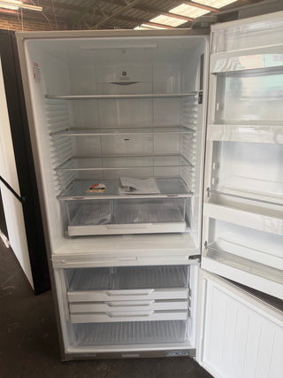 * Current Model * Fisher &Paykel Series 5 494L Stainless Steel Bottom Mount Refrigerator RF522BRPX6 [Factory Second]