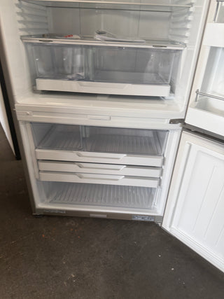 * Current Model * Fisher &Paykel Series 5 494L Stainless Steel Bottom Mount Refrigerator RF522BRPX6 [Factory Second]