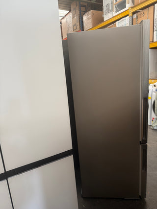 * Current Model * Fisher &Paykel Series 5 494L Stainless Steel Bottom Mount Refrigerator RF522BRPX6 [Factory Second]