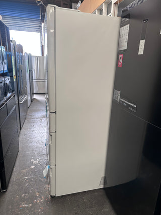 {BLACK FRIDAY PRICE DROP} MADE IN JAPAN : Hitachi 615L White Glass Finish French Door Fridge RWX620KAXW with NON PLUMBED ICE MAKER [Factory Second]
