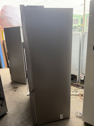 * Current Model*  Fisher & Paykel Series 7 569L French Door Refrigerator with Ice and Water Stainless Steel RF610ADUX5 [Factory Second] - DMS Appliances