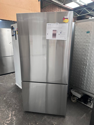 * Current Model * Fisher &Paykel Series 5 494L Stainless Steel Bottom Mount Refrigerator RF522BRPX6 [Factory Second]