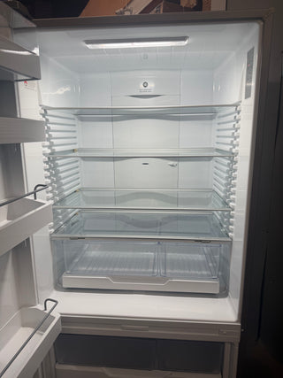 Fisher & Paykel Series 5 494L Bottom Mount Refrigerator Stainless Steel LEFT Hinge RF522BLPX6 [Factory Second]