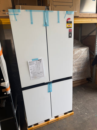 *Current Model* Hitachi 569L RWB640VT0X-1MGW Fridge with Non-Plumbed Ice Maker - Glass Matte White [Carton Damage ] NO DAMAGE ON FRONT