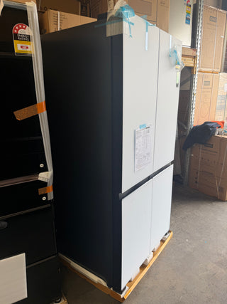 *Current Model* Hitachi 569L RWB640VT0X-1MGW Fridge with Non-Plumbed Ice Maker - Glass Matte White [Carton Damage ] NO DAMAGE ON FRONT