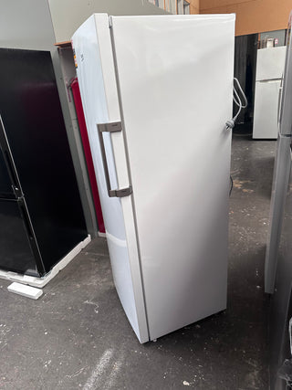 *Made in Europe* Beko 256L Upright Frost Free Freezer BVF290W [Carton Damaged - 12 Months Warranty]