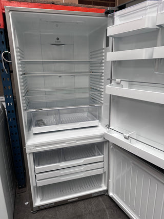 * Current Model * Fisher &Paykel Series 5 494L Stainless Steel Bottom Mount Refrigerator RF522BRPX6 [Factory Second]