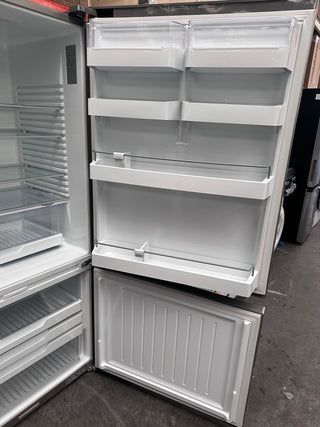 * Current Model * Fisher &Paykel Series 5 494L Stainless Steel Bottom Mount Refrigerator RF522BRPX6 [Factory Second]