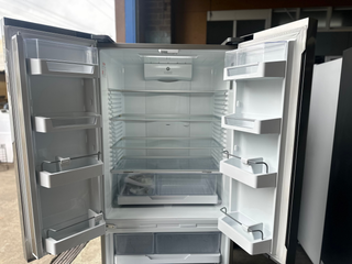 * Current Model * Fisher & Paykel Series 7 487L French Door Refrigerator with Ice and Water Stainless Steel RF522ADUX5 [Factory Second]]