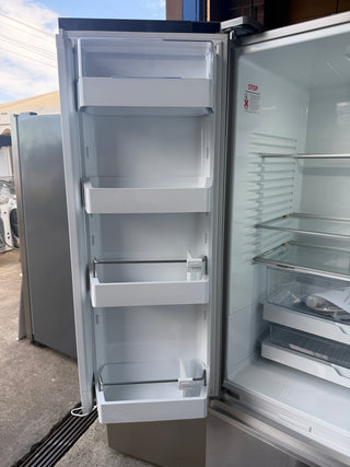 *Current Model* Fisher & Paykel 569L Freestanding French Door Fridge RF610ANUX5 [Factory Second]