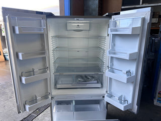 * Current Model * Fisher & Paykel Series 7 487L French Door Refrigerator with Ice and Water Stainless Steel RF522ADUX5 [Factory Second]