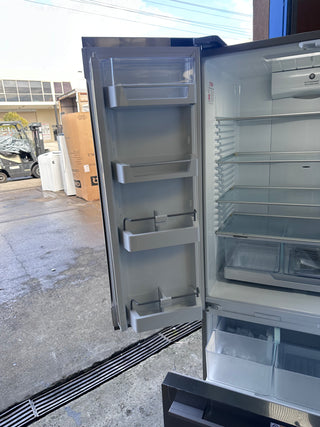 * Current Model * Fisher & Paykel Series 7 487L French Door Refrigerator with Ice and Water Stainless Steel RF522ADUX5 [Factory Second]