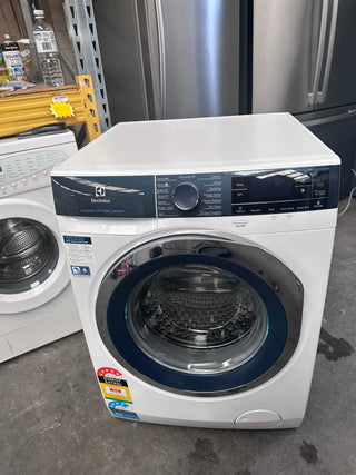 Electrolux 10kg Front Load with AutoDose [Refurbished]