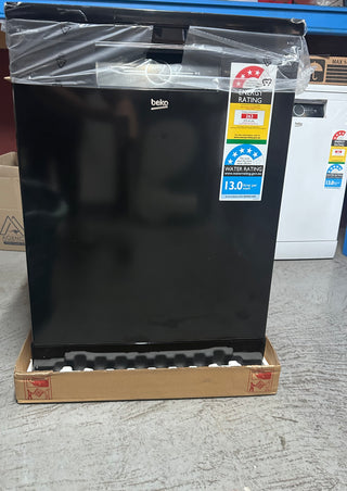 *Current Model* Beko BDFB1630B 16 Place Setting Freestanding Dishwasher (Glossy Black) [Factory Second]