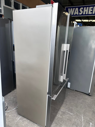 *Current Model *Fisher & Paykel 569L ActiveSmart French Door Fridge RF610ADUX5 [Factory Second]